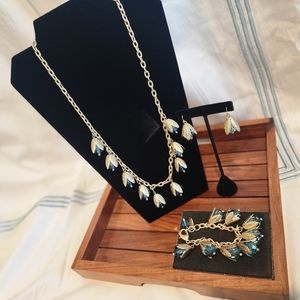 Plunder three pieces - Necklace, earrings, bracelet. Gold tone leaves-blue beads
